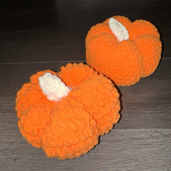 Pumpkin plush - Picture 1 of 2
